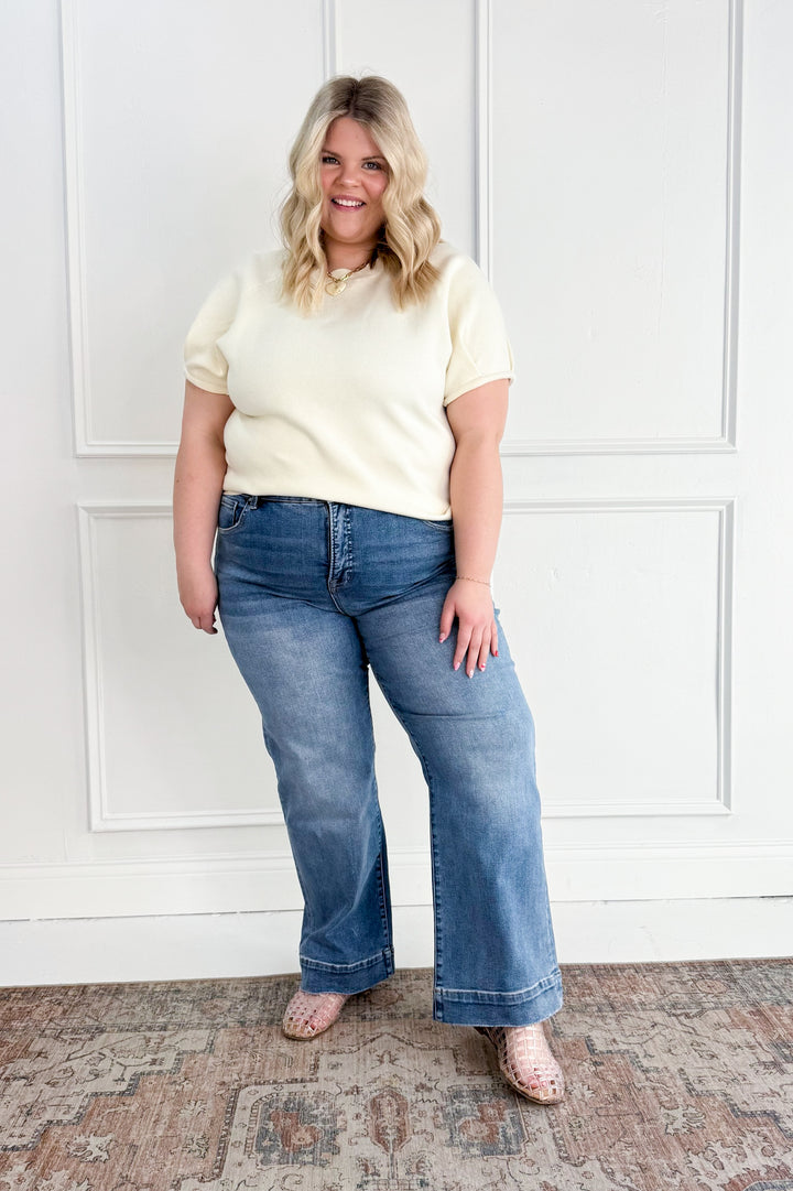 Risen High Rise Straight Curvy Jeans