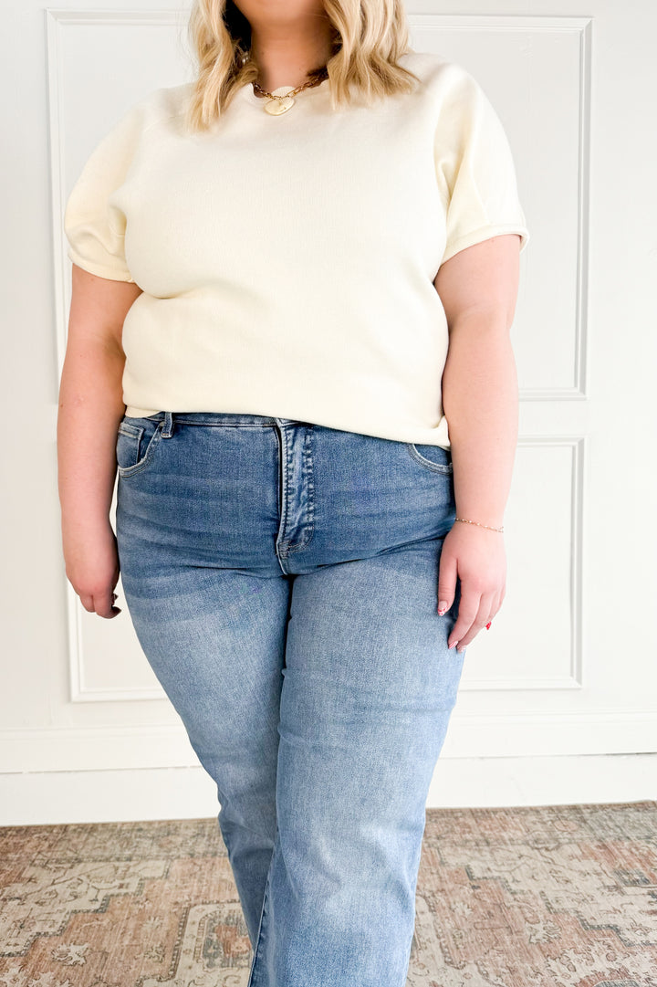 Risen High Rise Straight Curvy Jeans