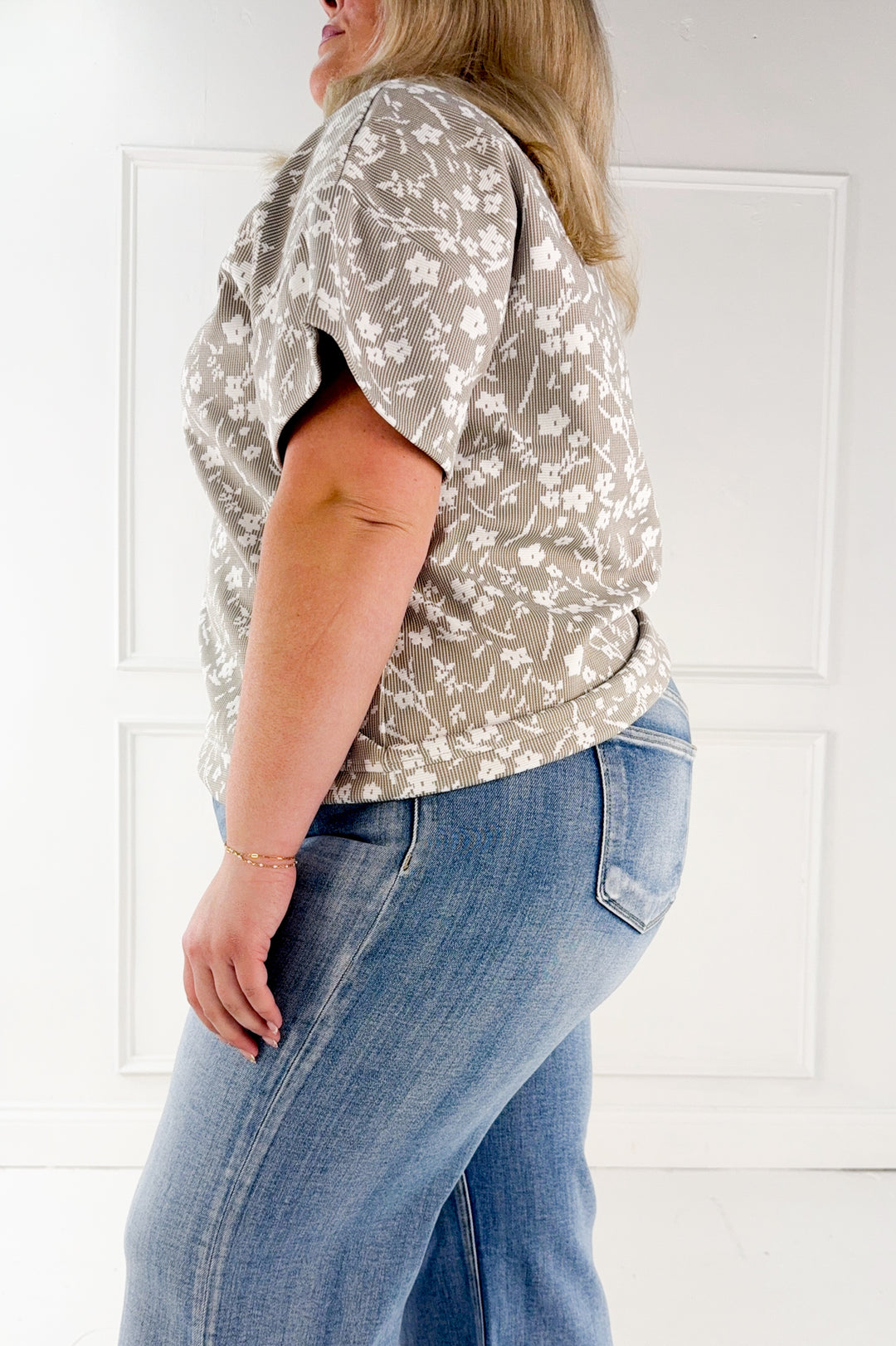 Curvy Floral Knit Jacquard Tee