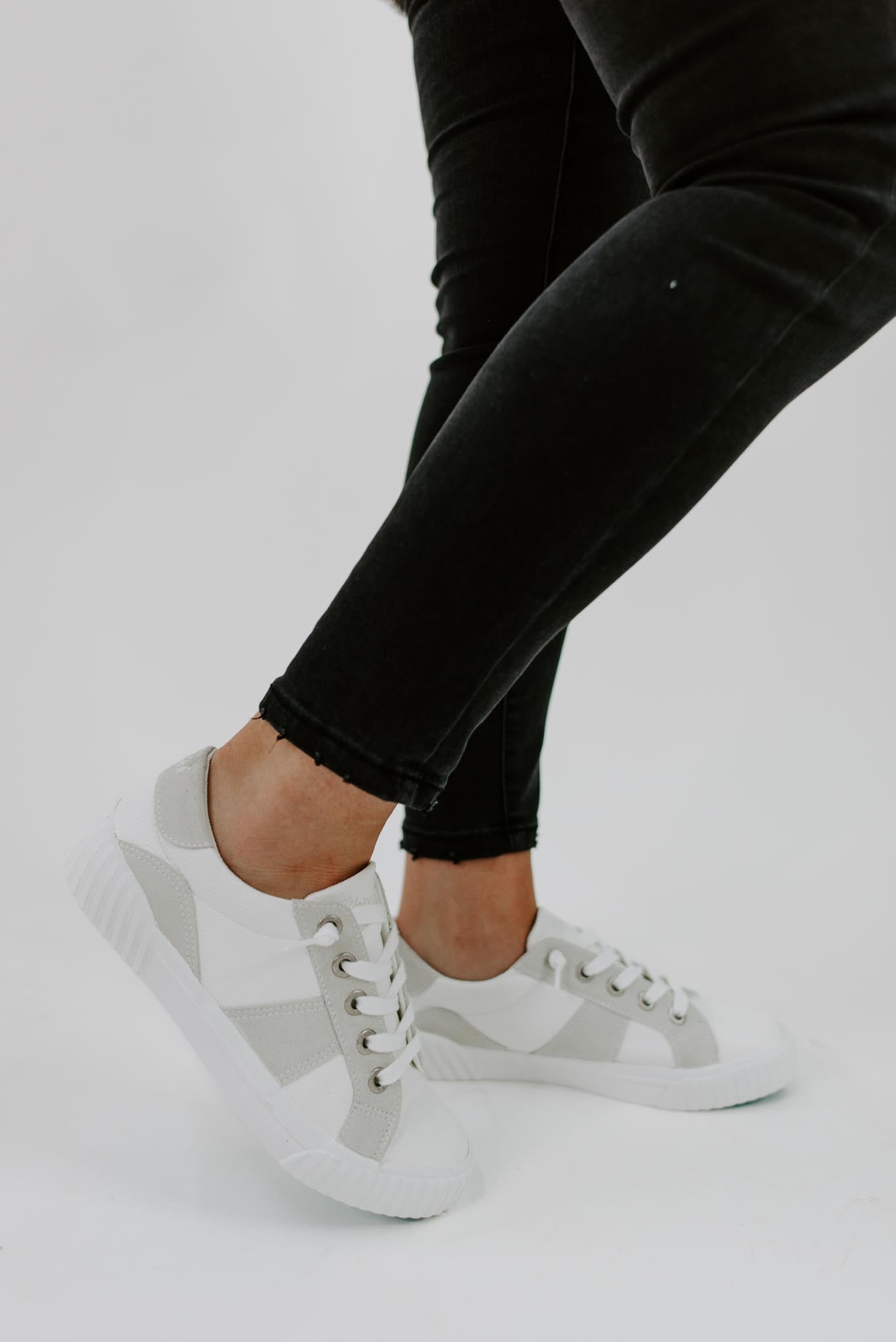 Load image into Gallery viewer, Aspen Contrast Suede Sneakers

