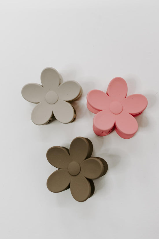 Load image into Gallery viewer, Retro Flower Hair Claw Clips
