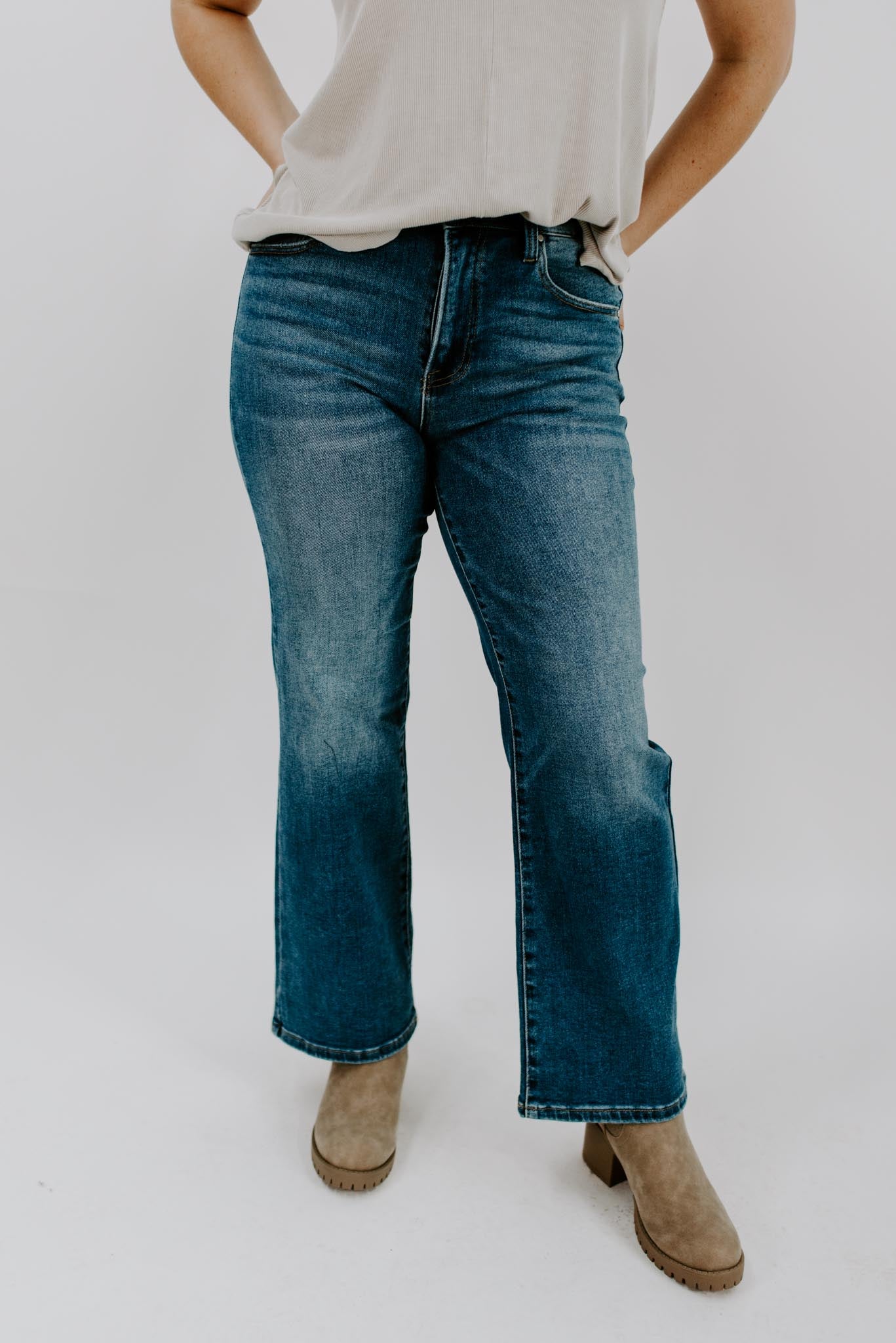 Elise Relaxed Straight Jeans | Risen