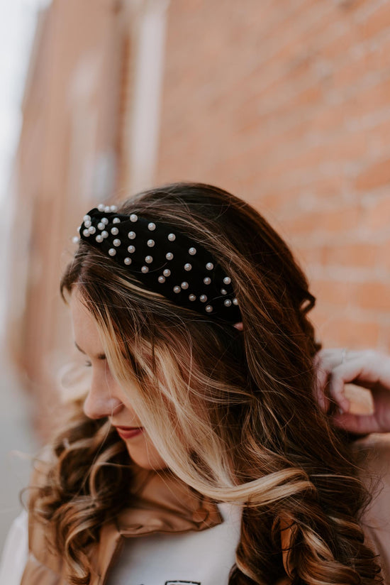 Load image into Gallery viewer, Pearl &amp;amp; Black Headband
