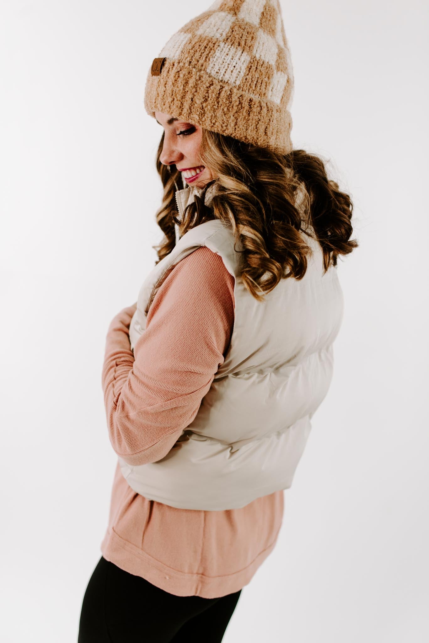 Load image into Gallery viewer, August Cropped Puffer Vest in Cream
