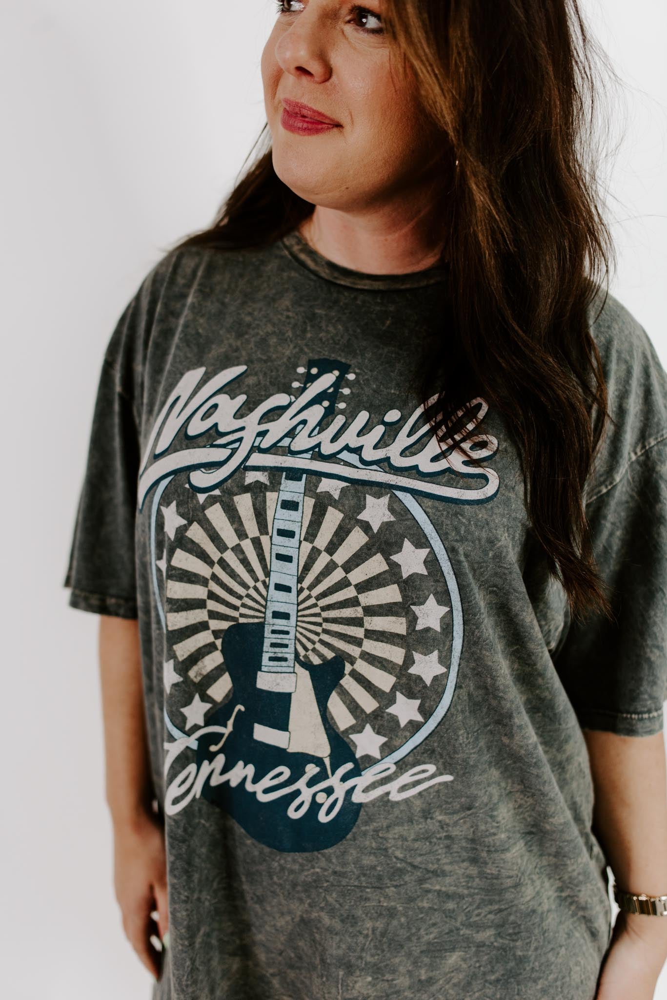 Load image into Gallery viewer, Nashville Guitar Curvy Graphic Tee
