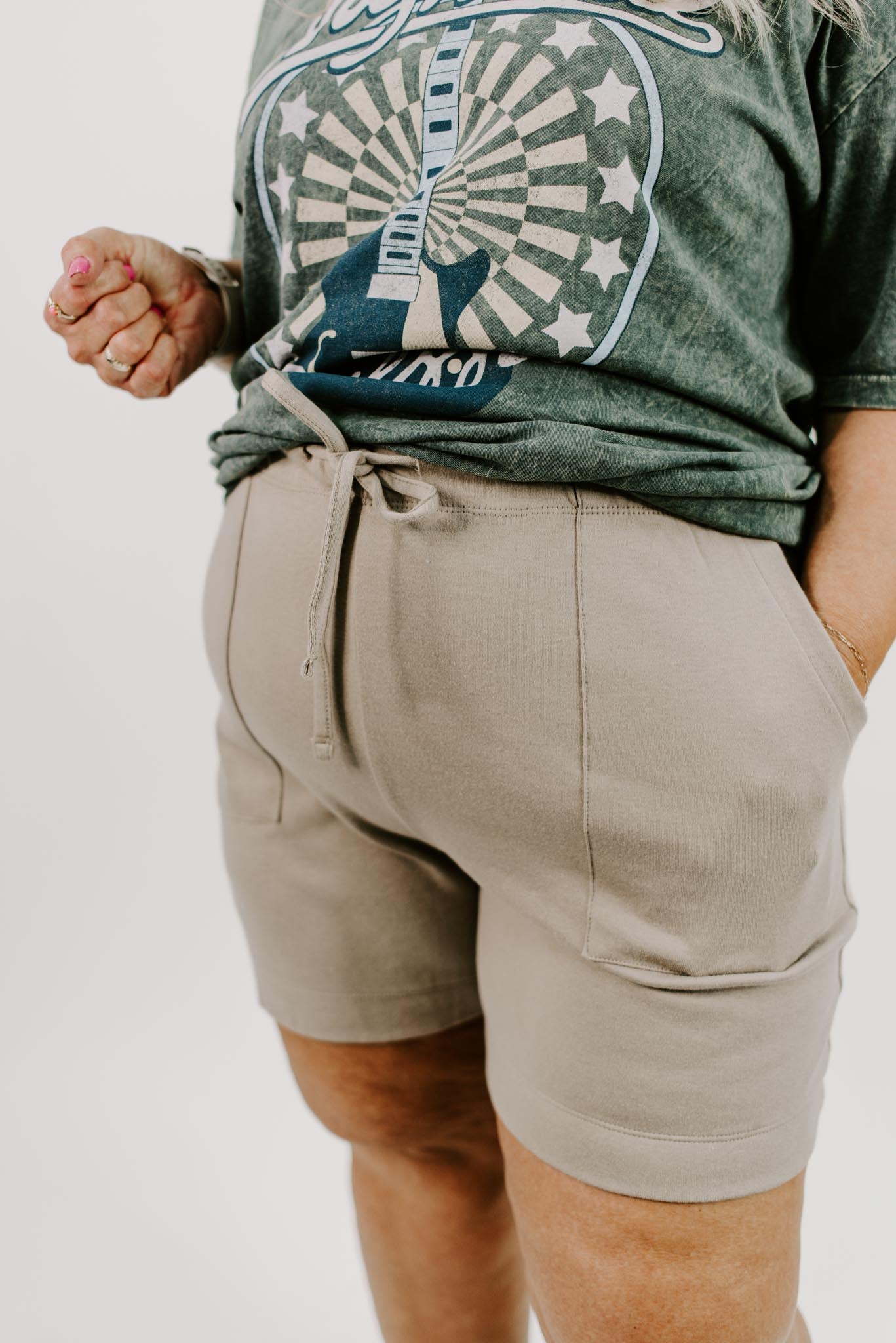 Edison Curvy Drawstring Pocket Shorts