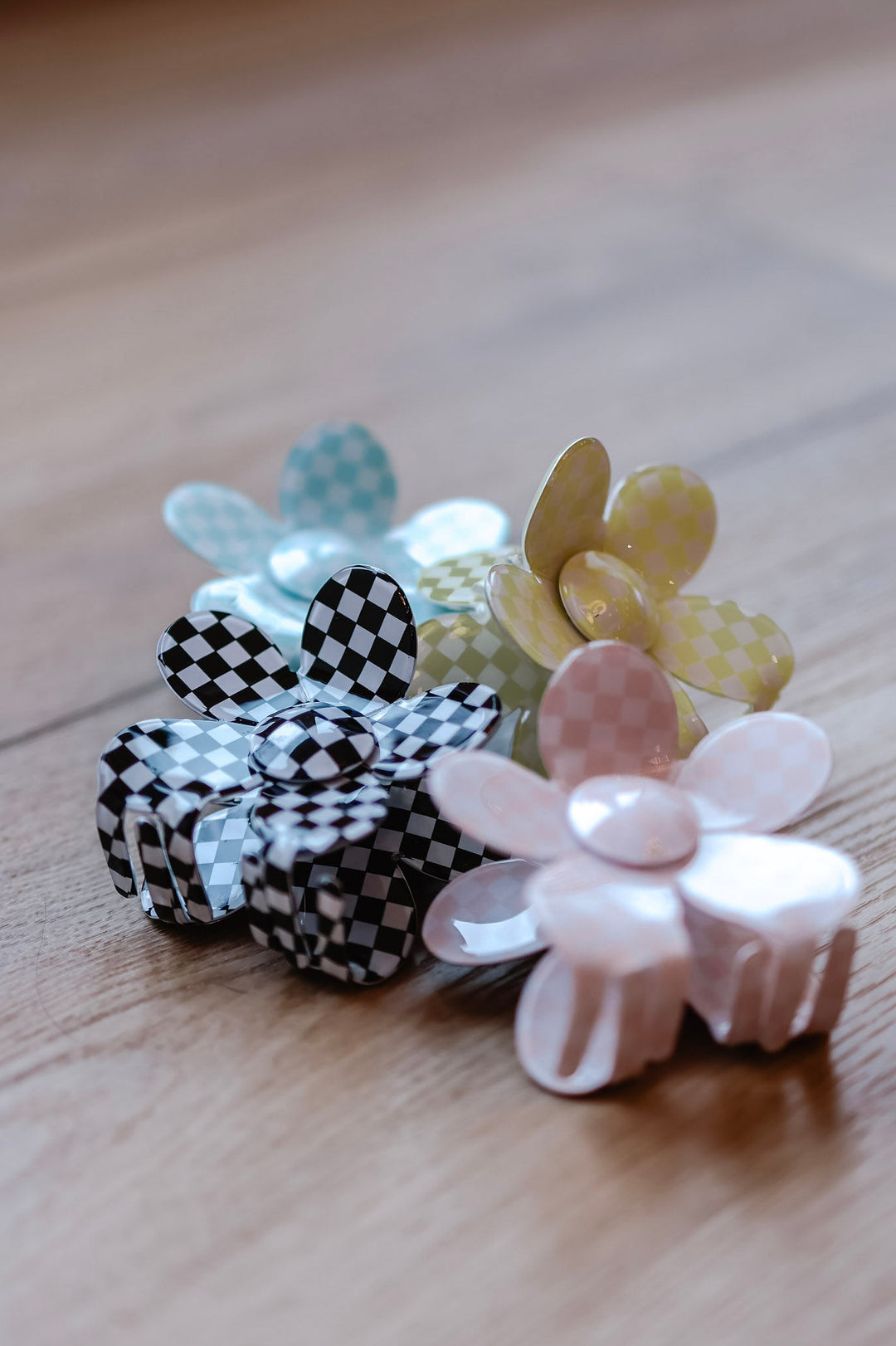Pyxie Girls Daisy Checkered Claw Clips