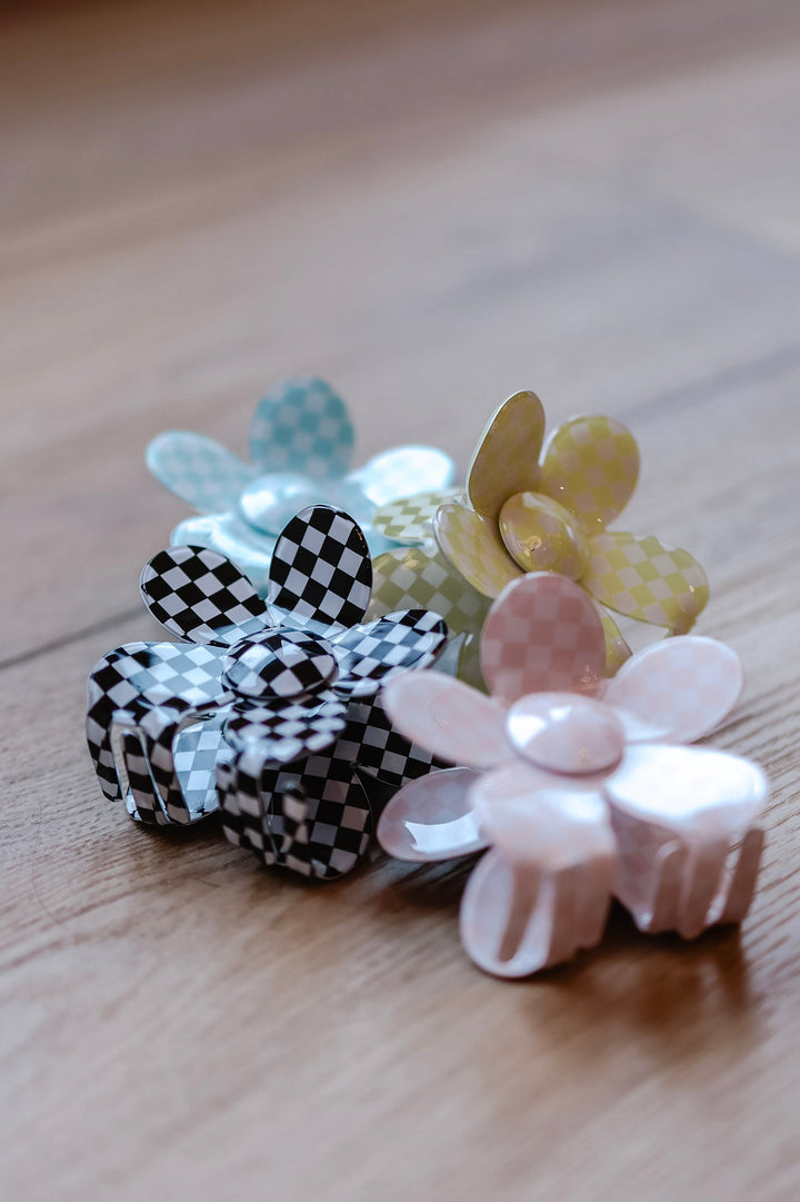 Pyxie Girls Daisy Checkered Claw Clips