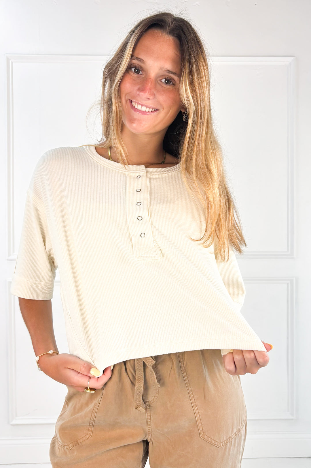 Exposed Seam Short Sleeve Boxy Henley Top