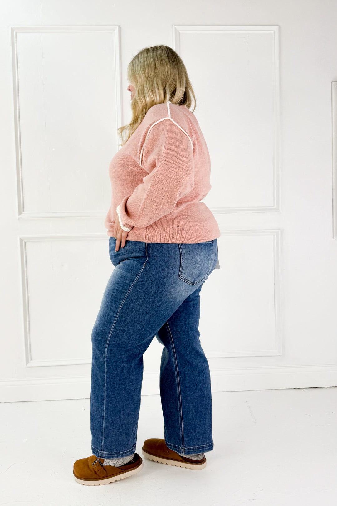 Contrast Trim Curvy Knit Sweater