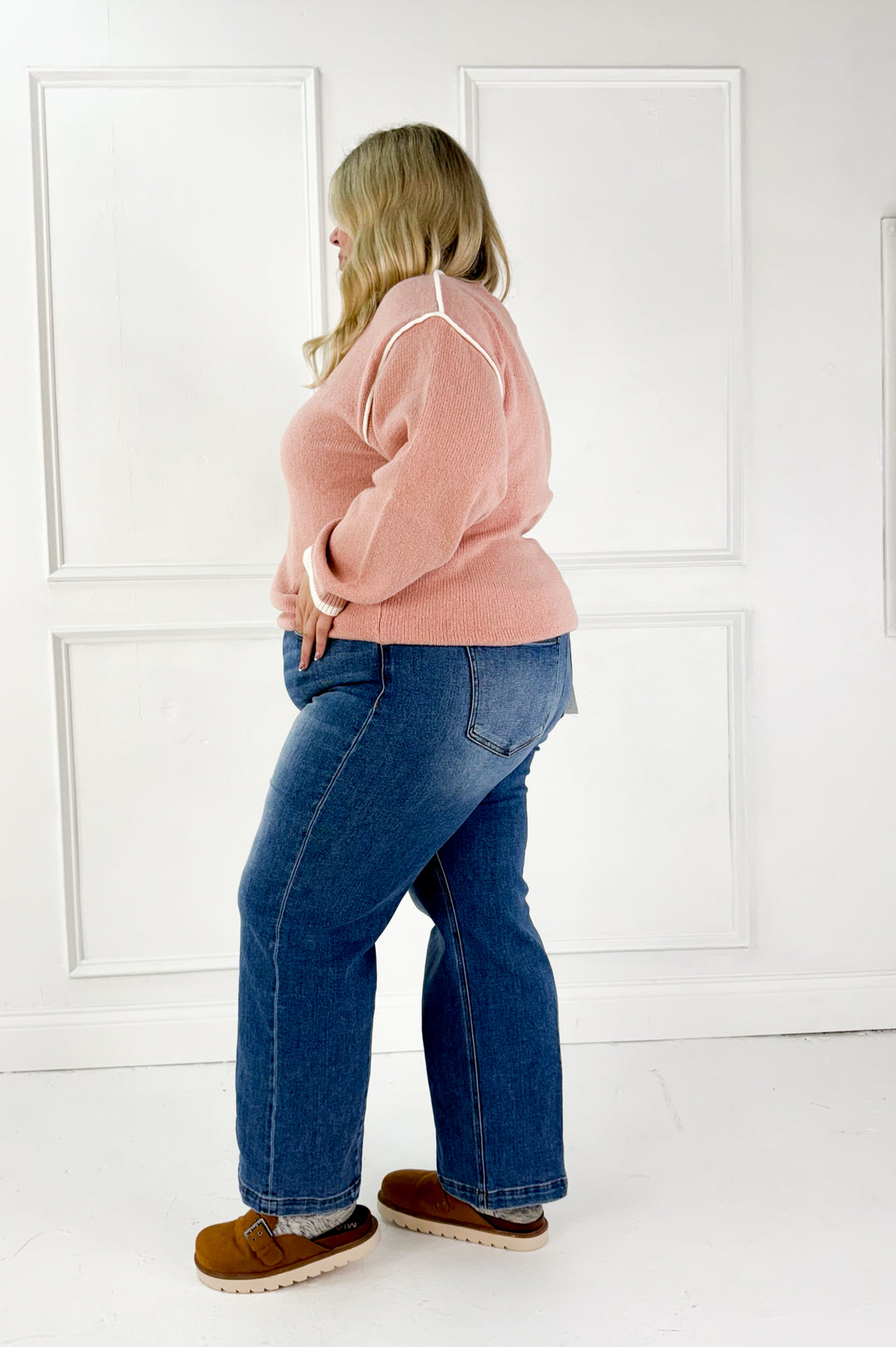 Contrast Trim Curvy Knit Sweater