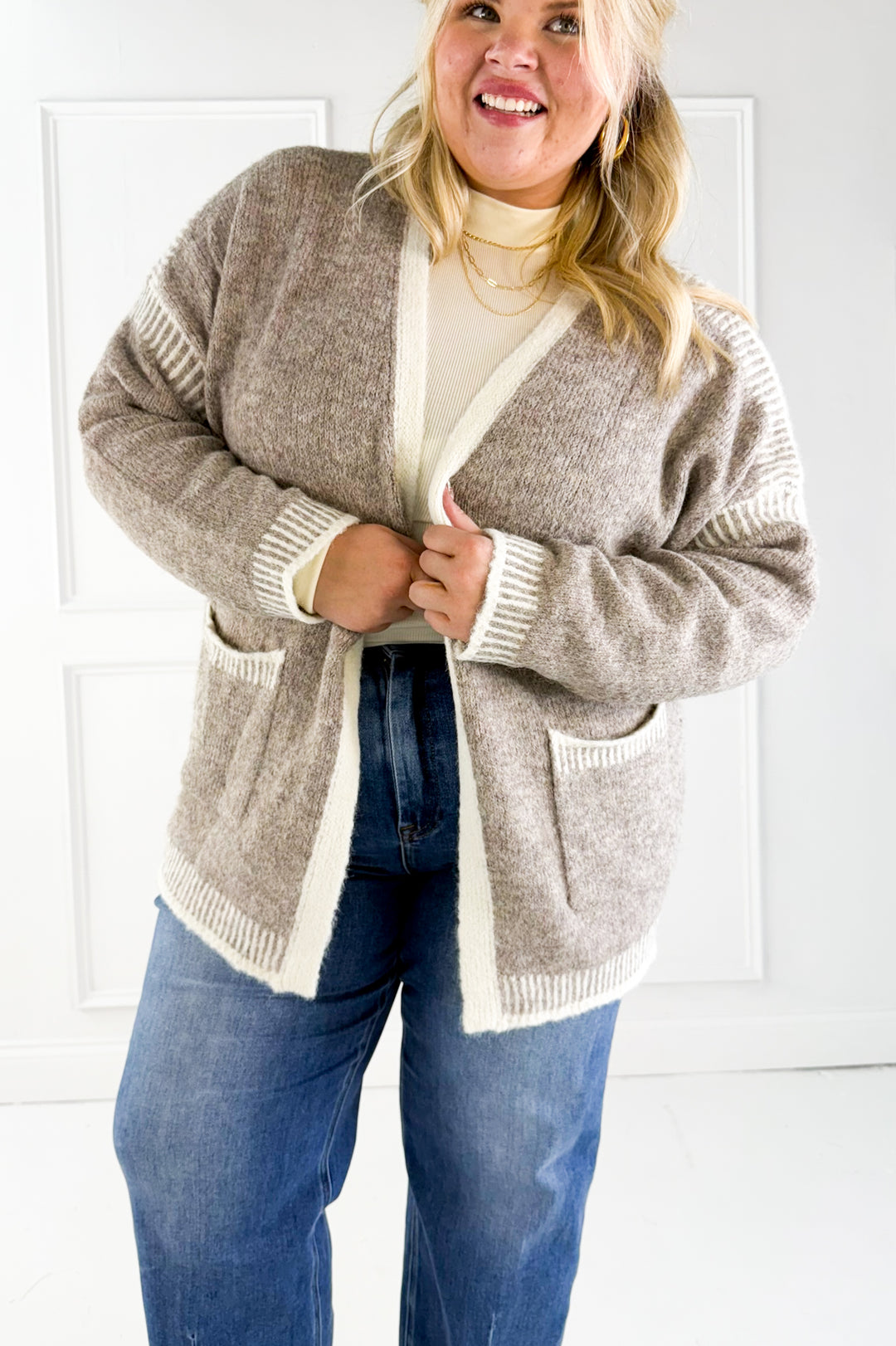Contrast Stitch Wool Curvy Cardigan