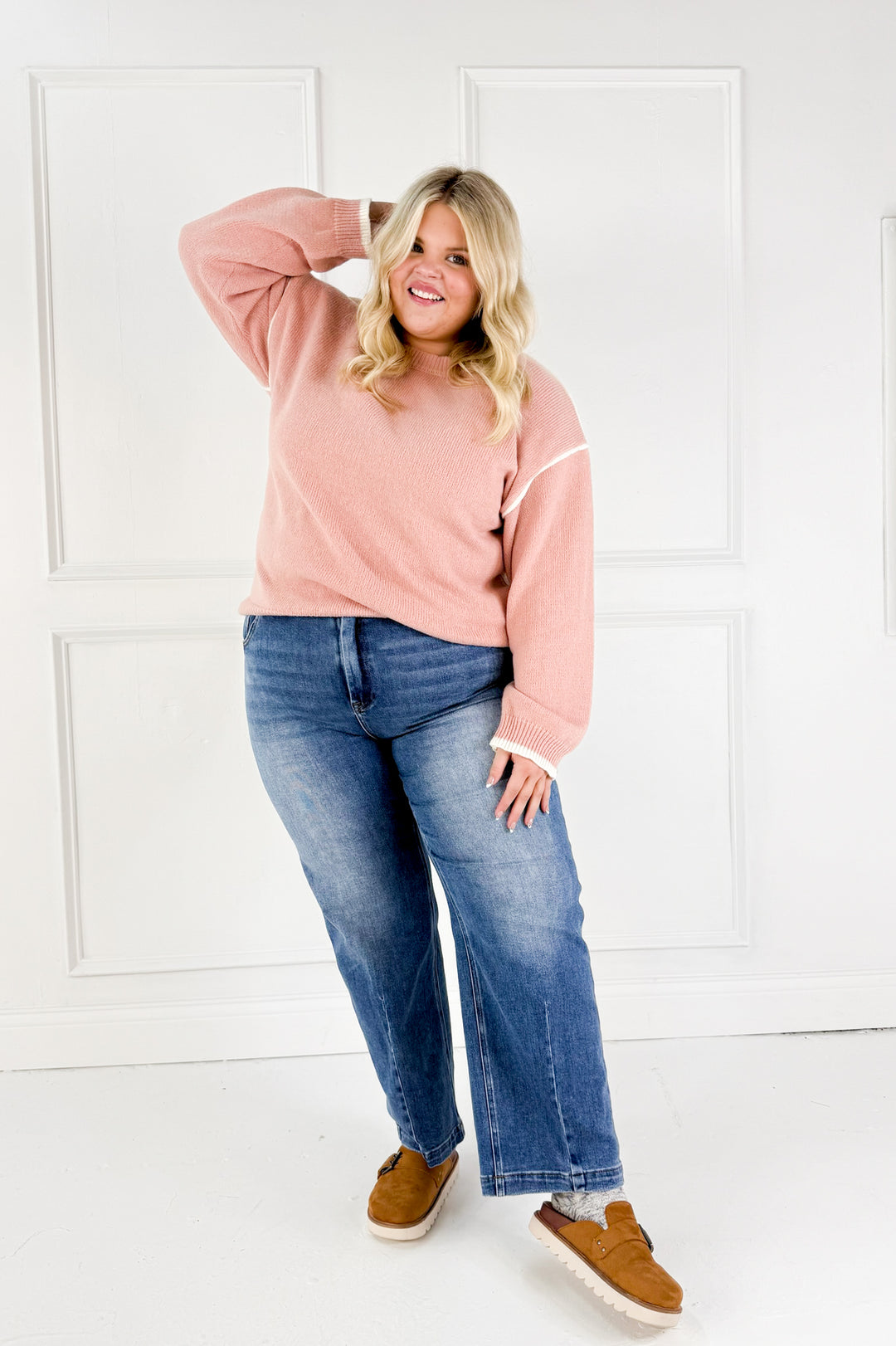 Contrast Trim Curvy Knit Sweater