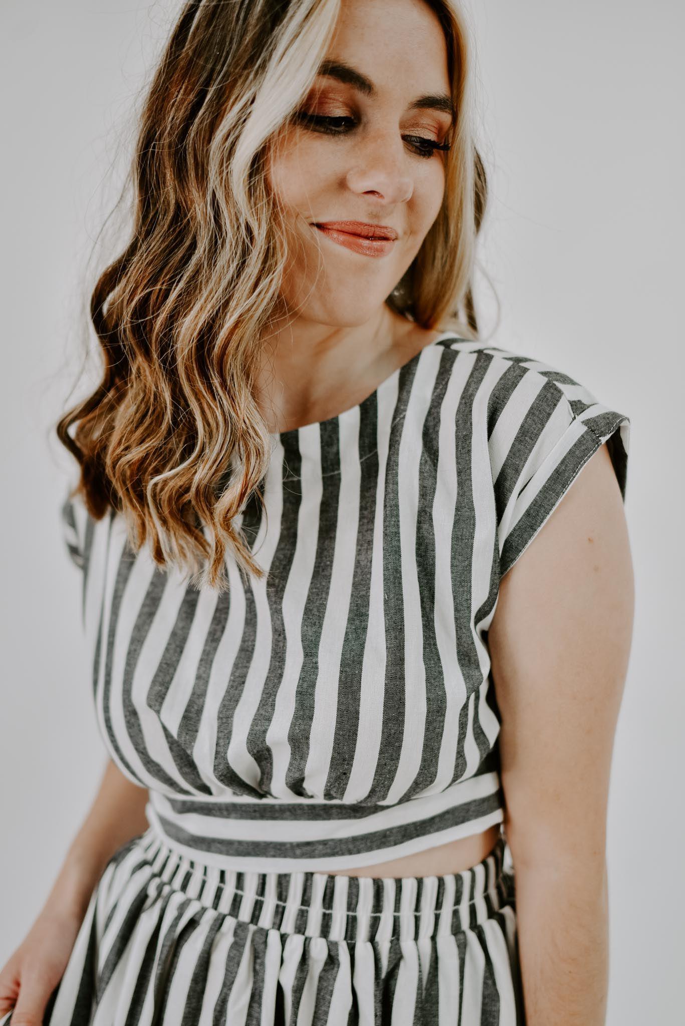 Load image into Gallery viewer, Mara Sleeveless Striped Crop Top
