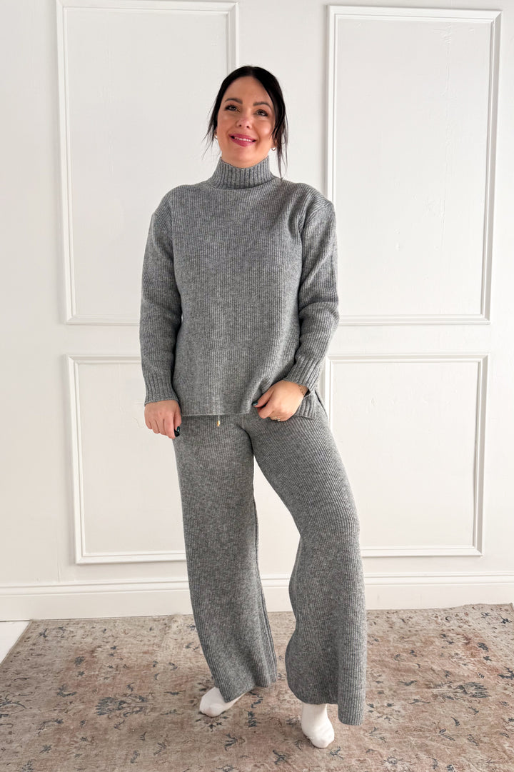 Ribbed Mock Neck Sweater