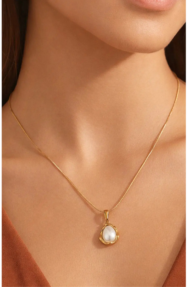 Pearl Single Pendant Necklace