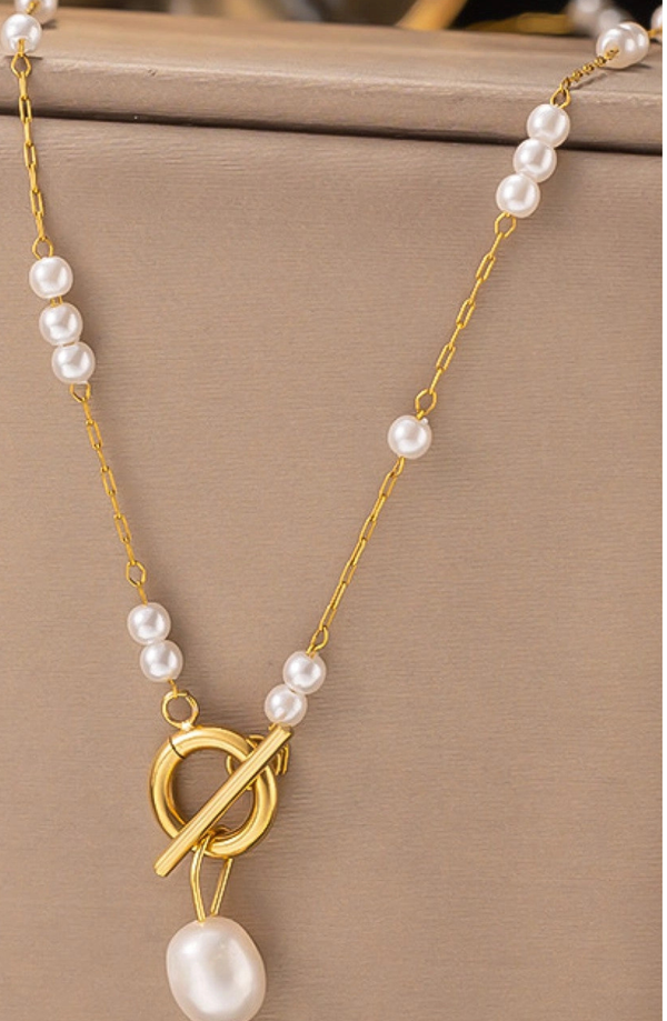 Dainty Pearl Detail Necklace