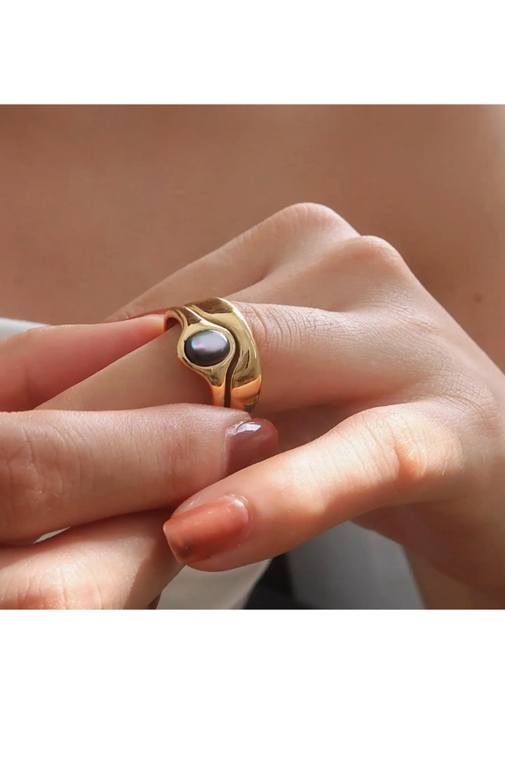 Alouette 18K Gold Stone Wave Ring
