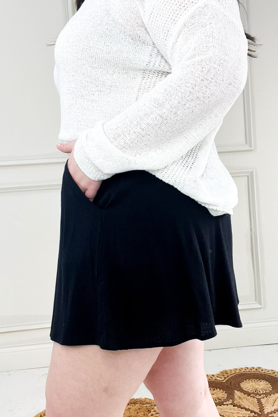 Woven Elastic Band Flowy Pocket Shorts