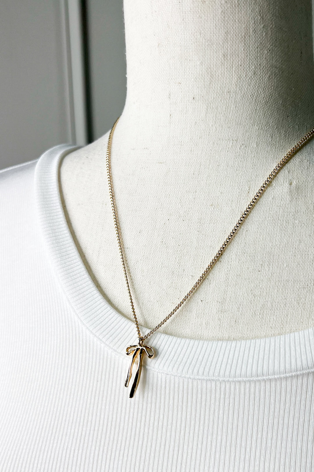 Gold Jumbo Bow Pendant Necklace