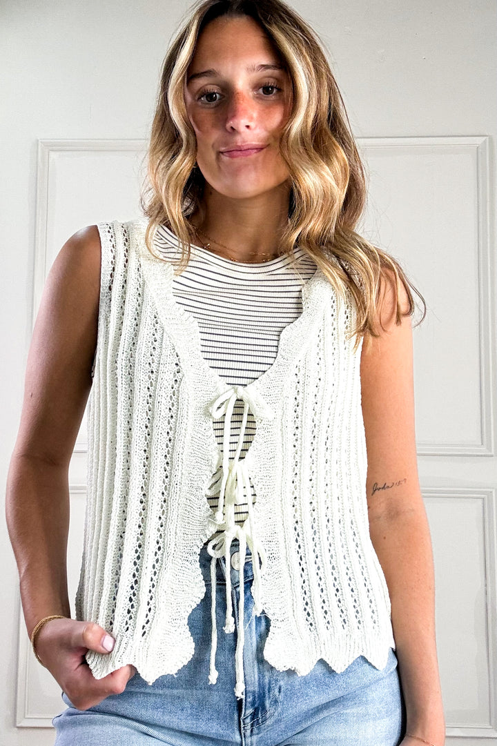 Scallop Rib Edging V-Neck Tie Front Knitted Vest