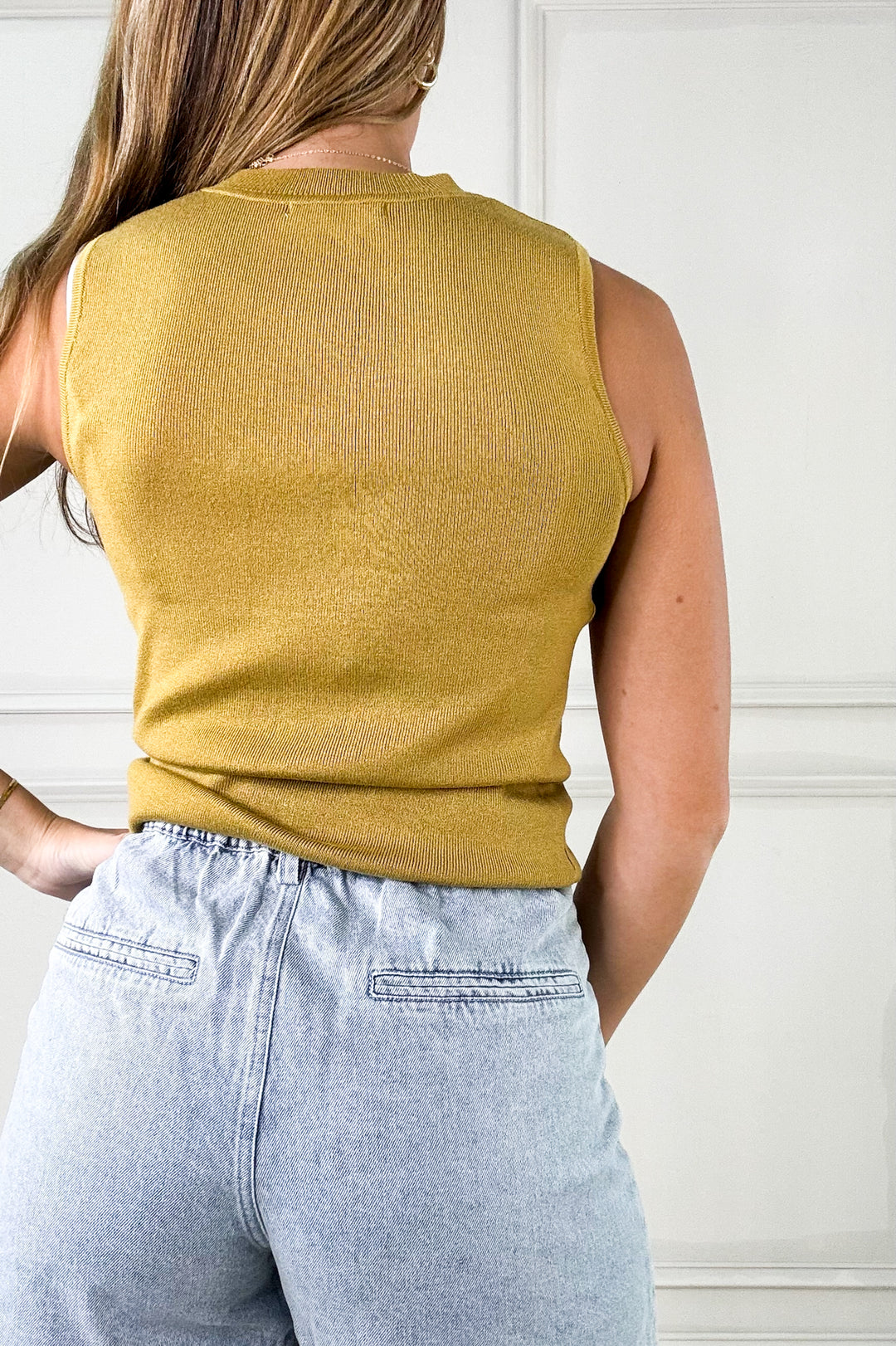 Classic Crew Neck Sleeveless Slim Knit Tank