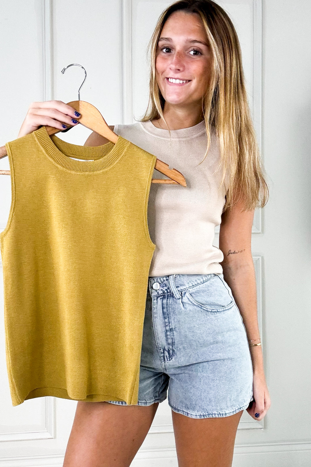 Classic Crew Neck Sleeveless Slim Knit Tank