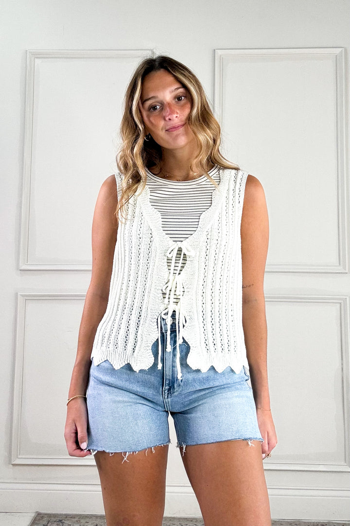 Scallop Rib Edging V-Neck Tie Front Knitted Vest