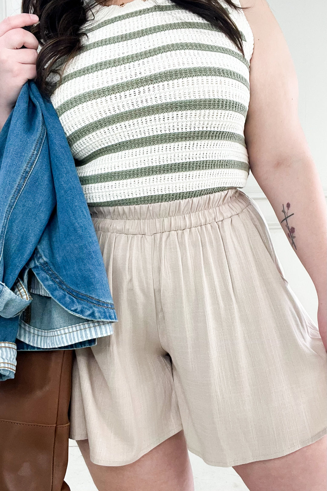 Woven Elastic Band Flowy Pocket Shorts