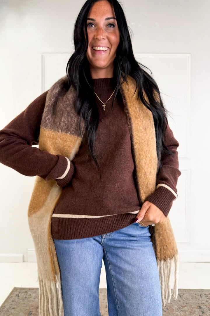 Contrast Detailed Crewneck Sweater