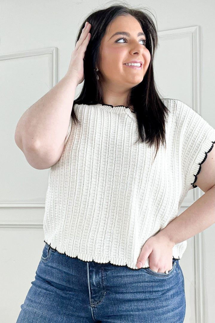 Contrast Scallop Detail Short Sleeve Sweater