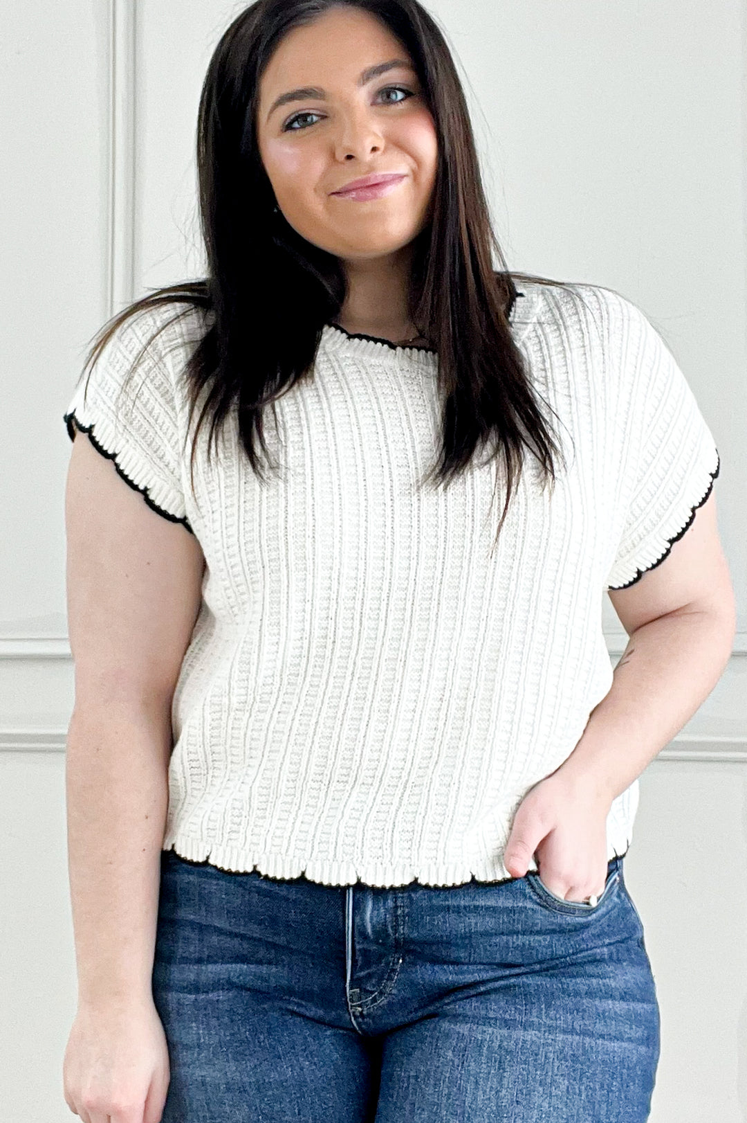 Contrast Scallop Detail Short Sleeve Sweater