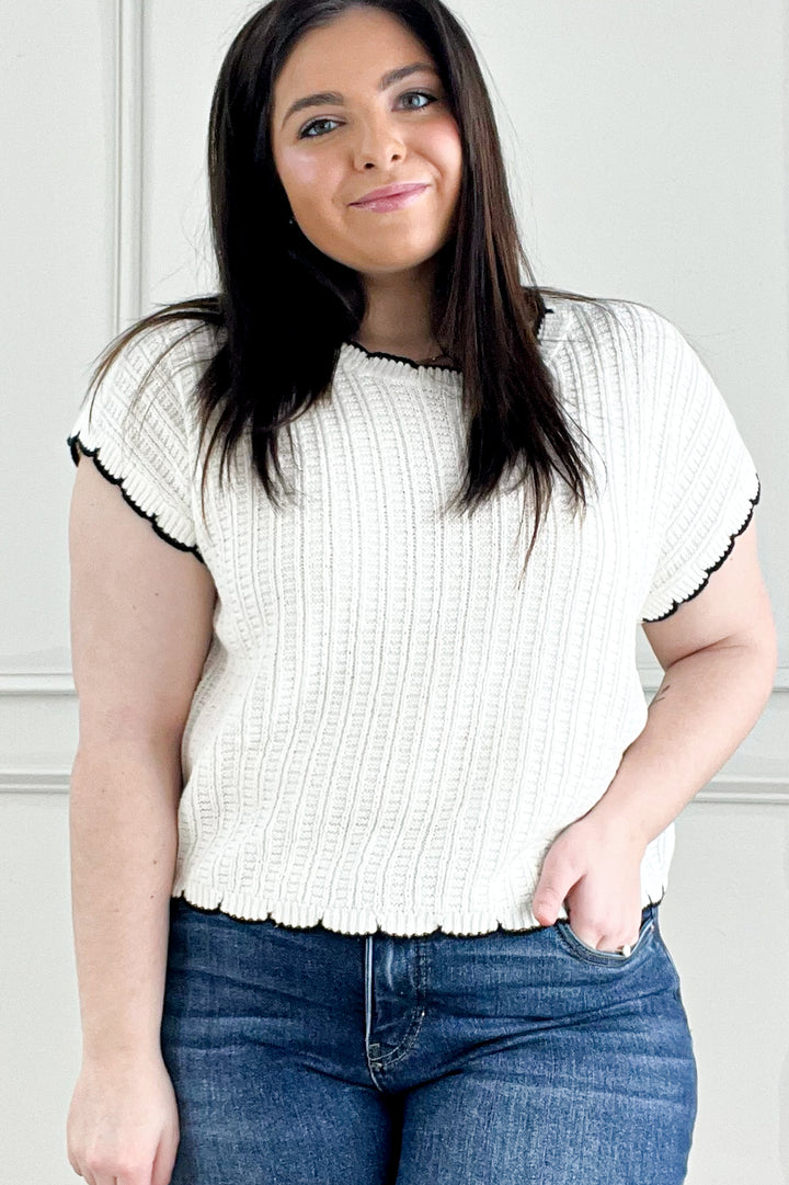 Contrast Scallop Detail Short Sleeve Sweater