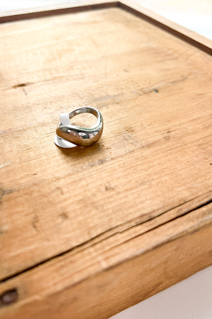 Classic 18K Non-Tarnish Wavy Band Ring