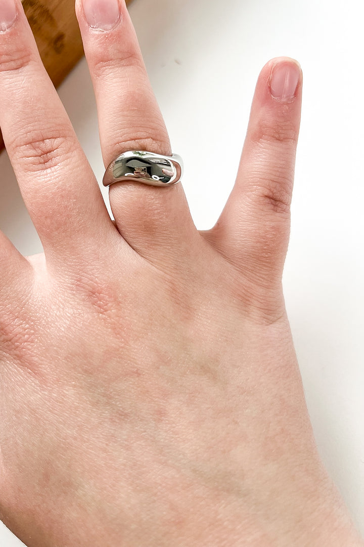 Classic 18K Non-Tarnish Wavy Band Ring