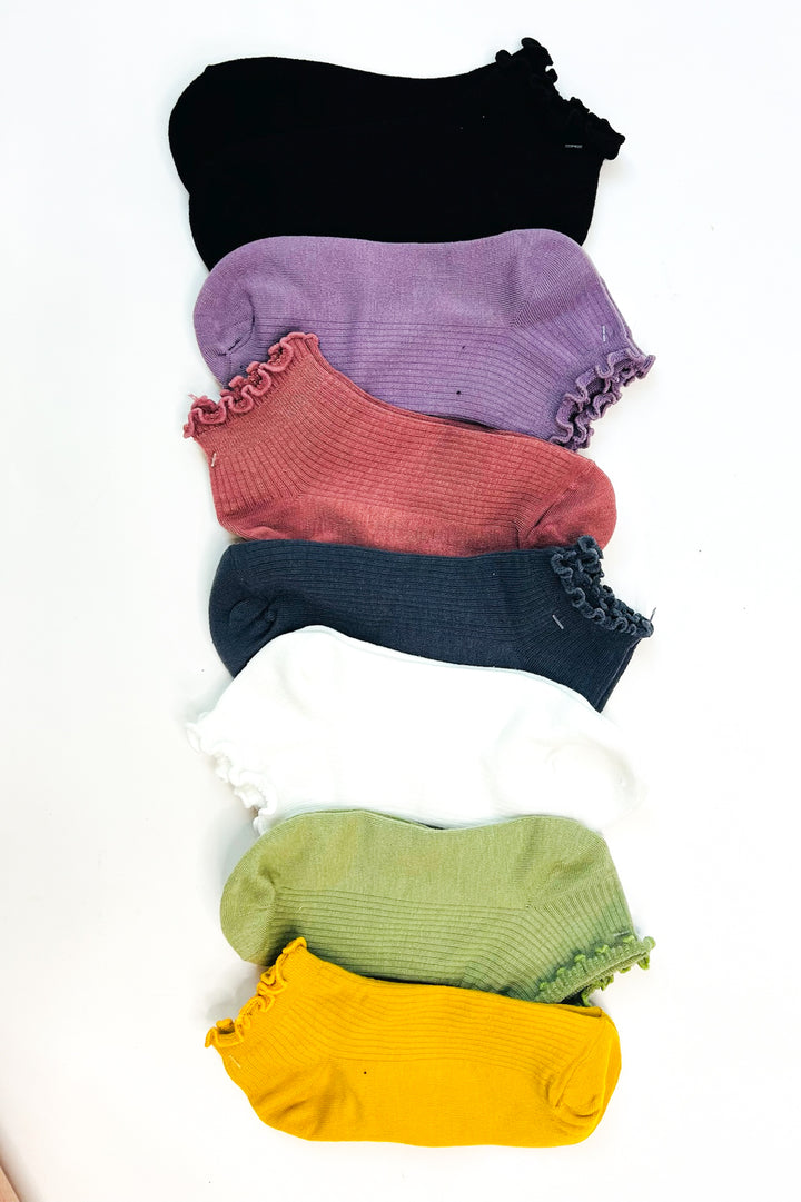 Thin Ruffle Trimmed Solid Ankle Socks