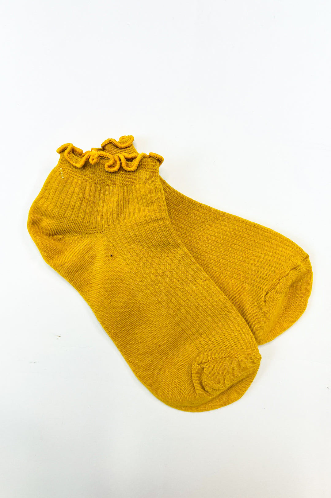 Thin Ruffle Trimmed Solid Ankle Socks