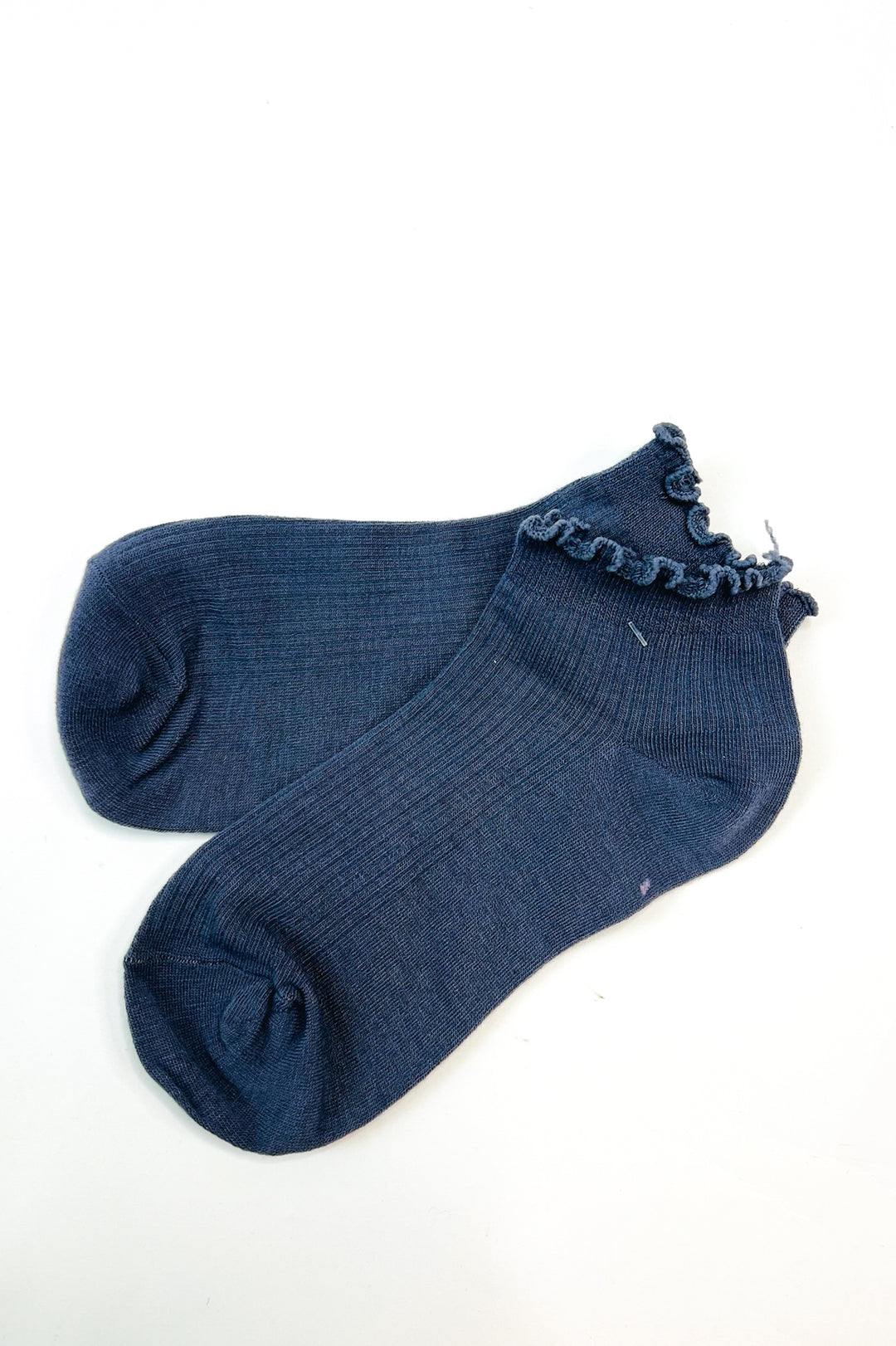 Thin Ruffle Trimmed Solid Ankle Socks