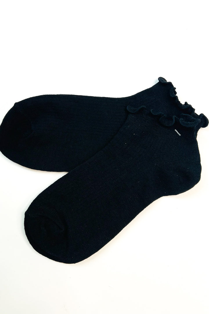 Thin Ruffle Trimmed Solid Ankle Socks
