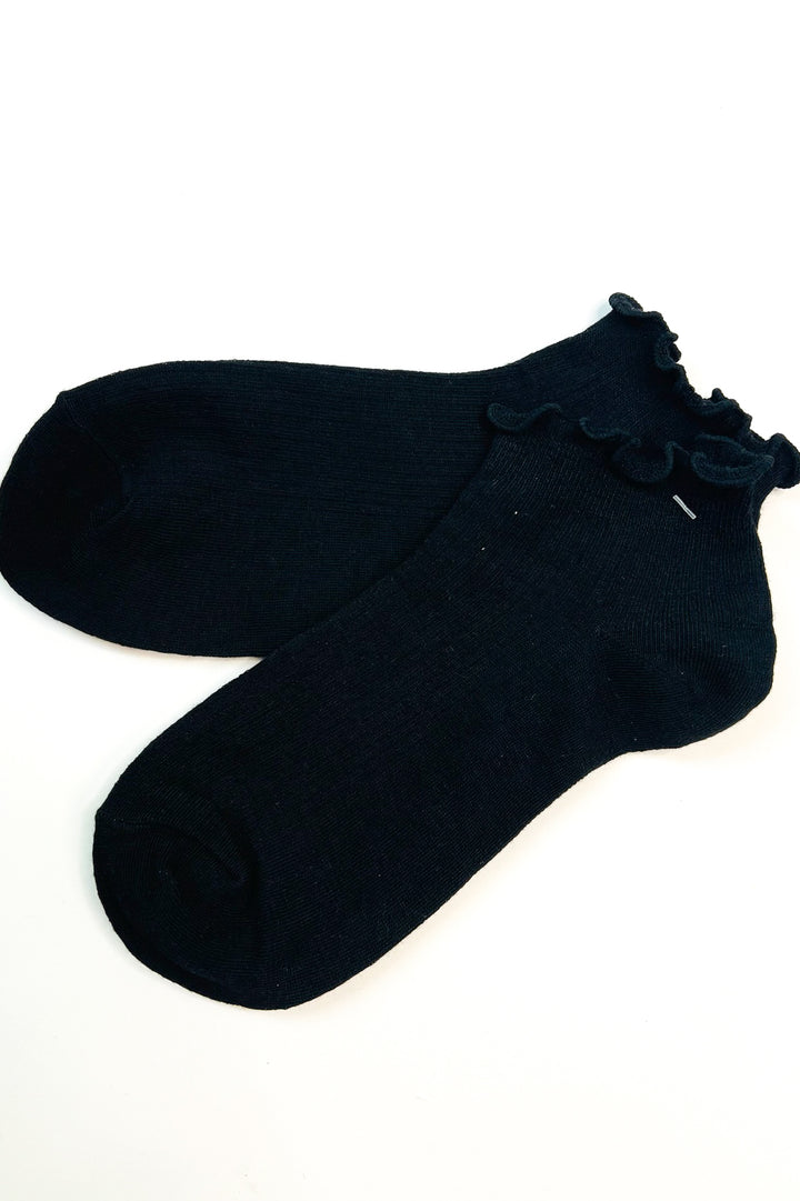 Thin Ruffle Trimmed Solid Ankle Socks