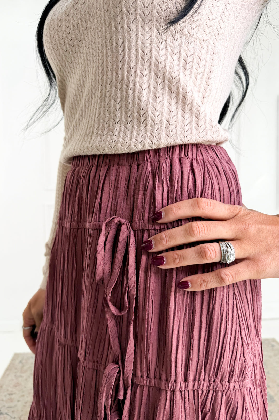 Graceful Side Slit & Bow Tiered Midi Skirt:
