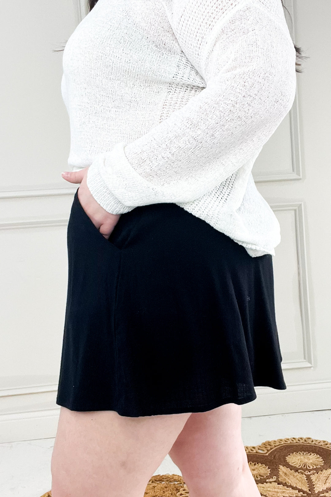 Woven Elastic Band Flowy Pocket Shorts